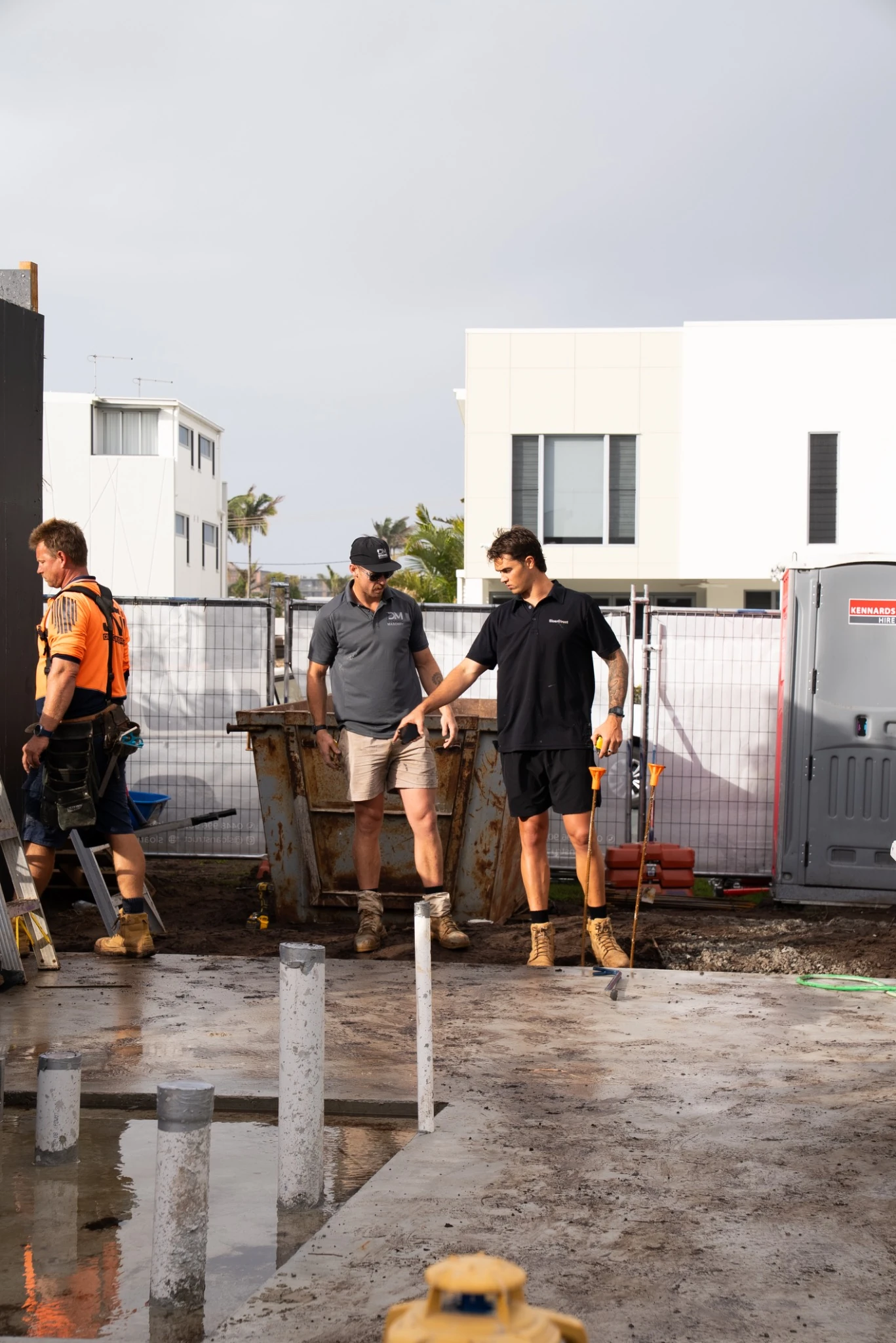 The Dynamic Masonry team on site in Buddina