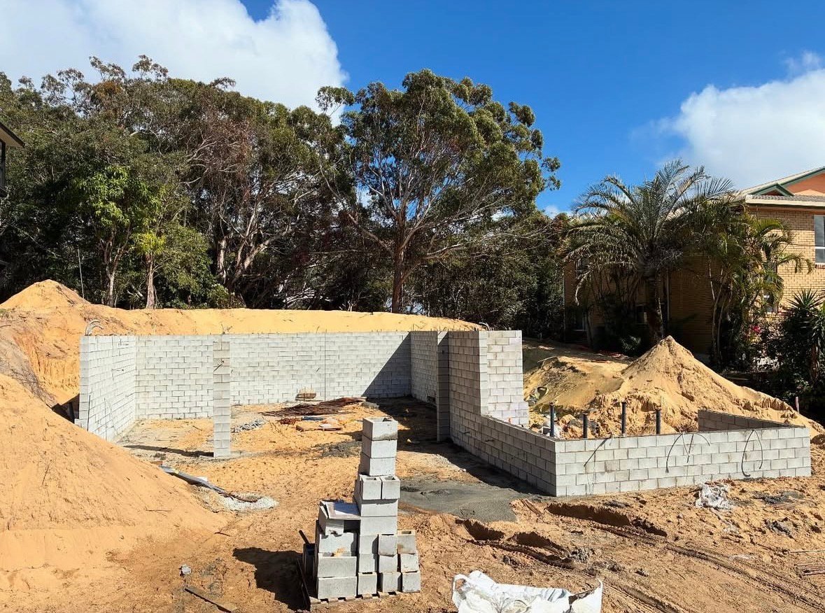 Retaining Walls by Dynamic Masonry